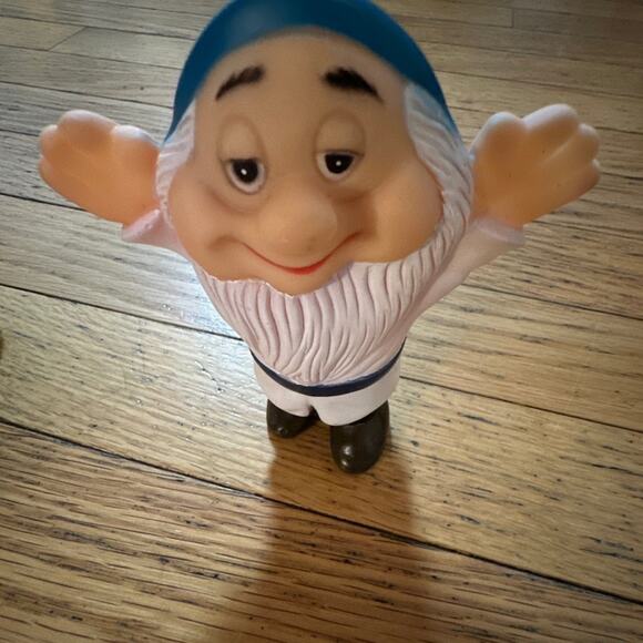 Vintage 5" Disney Snow White & Seven Dwarf Squeak Toy HONG KONG - Picture 3 of 5